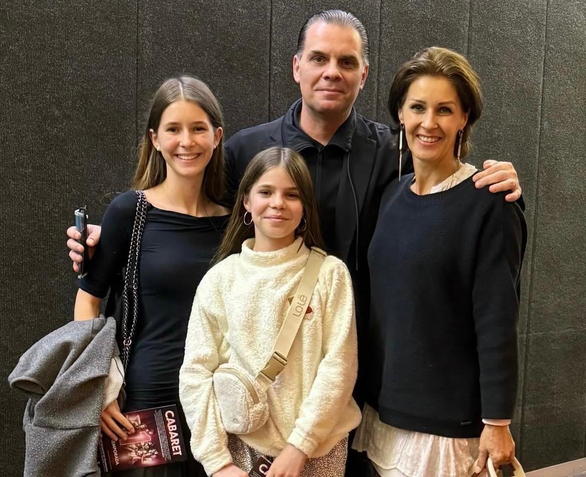 En sus publicaciones también muestra distintos destinos turísticos y actividades que realiza junto a su esposo e hijas.