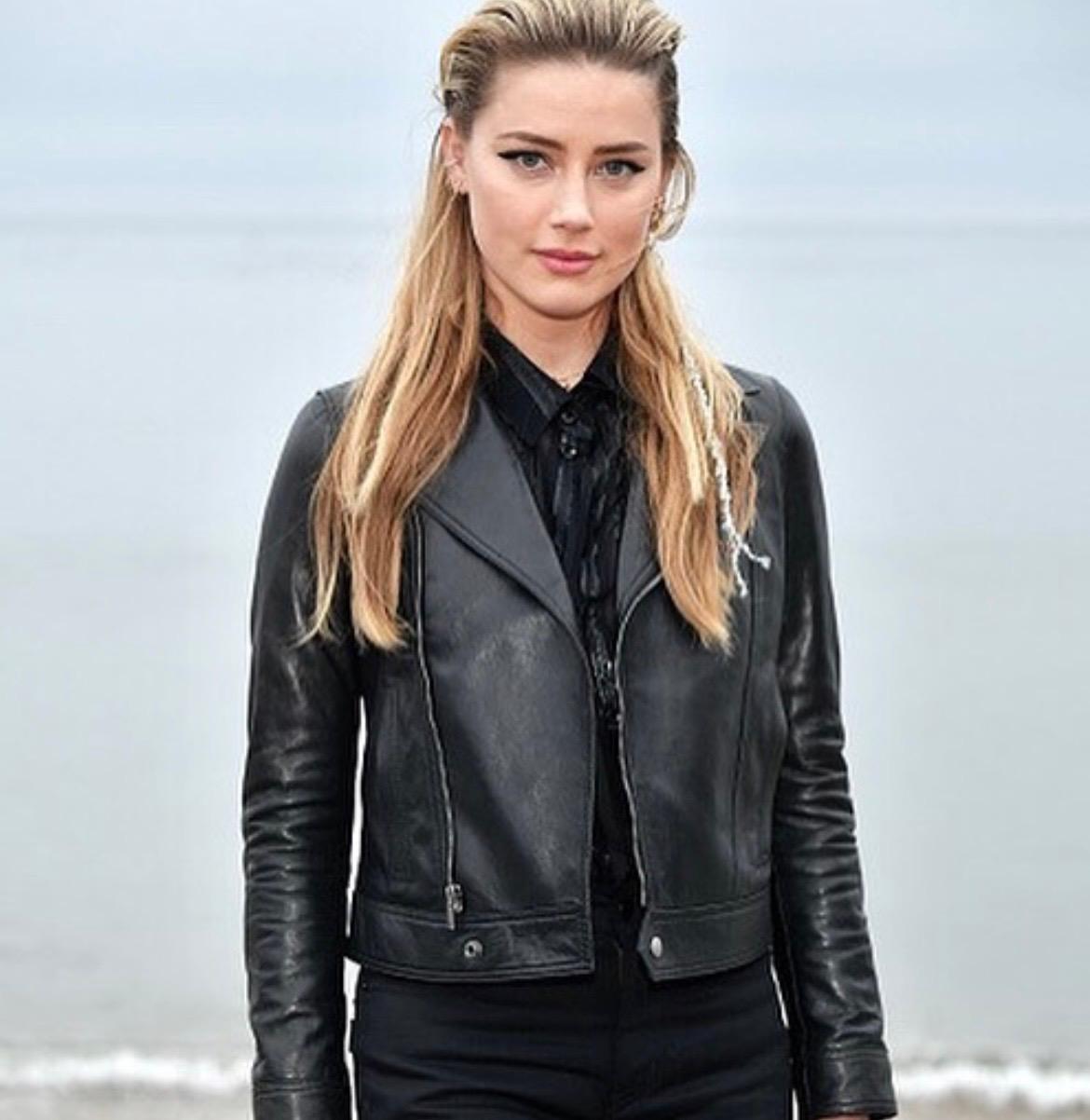 Amber Heard había participado en importantes producciones de Hollywood y era considerada una actriz con un futuro prometedor. Sin embargo, el juicio por difamación contra Johnny Depp se convirtió en uno de los procesos legales más mediáticos de los últimos años. Tras el veredicto, su popularidad disminuyó considerablemente y decidió mudarse a España, alejándose de la industria cinematográfica.