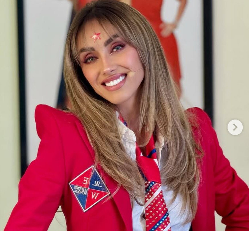 Formó parte de la última etapa de "Chiquilladas" y actualmente tiene 42 años. Está casada con el político Manuel Velasco y tiene dos hijos. En su etapa adulta protagonizó exitosas telenovelas y formó parte de proyectos musicales, aunque se retiró indefinidamente del medio artístico para dedicarse a su familia.