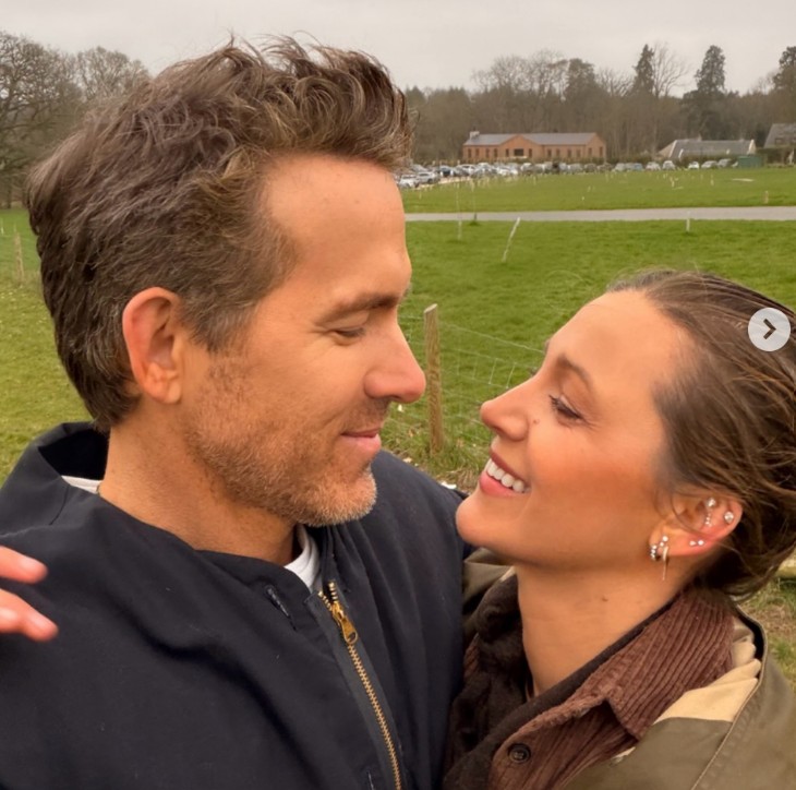 Durante años, Blake Lively fue considerada una de las actrices e íconos de moda más queridos de Hollywood. Sin embargo, la controversia surgida durante la promoción de la película "Romper el círculo" y el conflicto legal con Justin Baldoni generaron una fuerte división entre el público. Las críticas hacia su manejo del caso afectaron su imagen y disminuyeron el apoyo que recibía en redes sociales, mientras el proceso legal continúa.