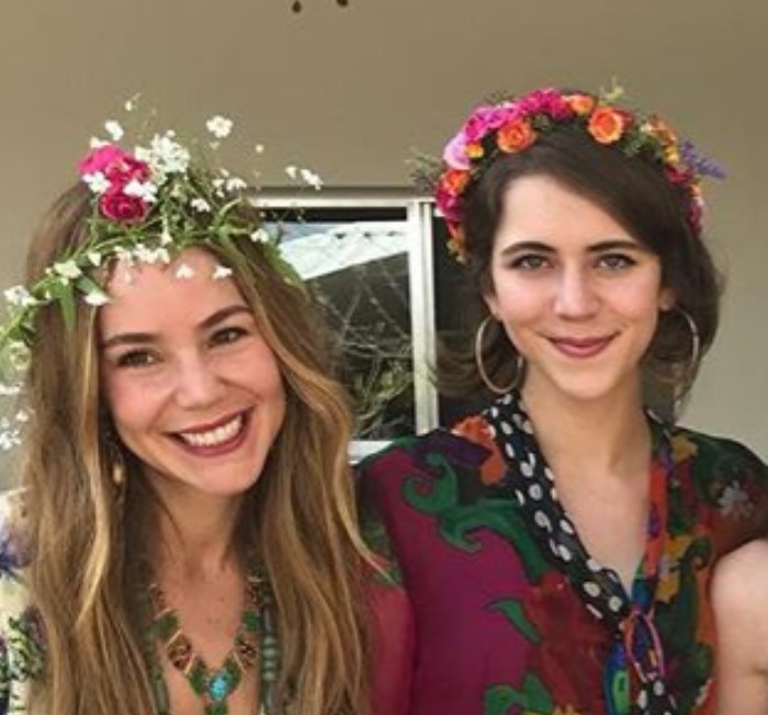 Camila Sodi y Tessa Ía