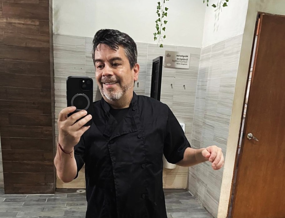 Es recordado por su personaje de Chiquidrácula, uno de los más populares del programa. Ahora tiene 53 años y ha participado en diversos proyectos televisivos, entre ellos "Escape perfecto" y "Esta historia me suena", además de desarrollarse como actor y comediante.