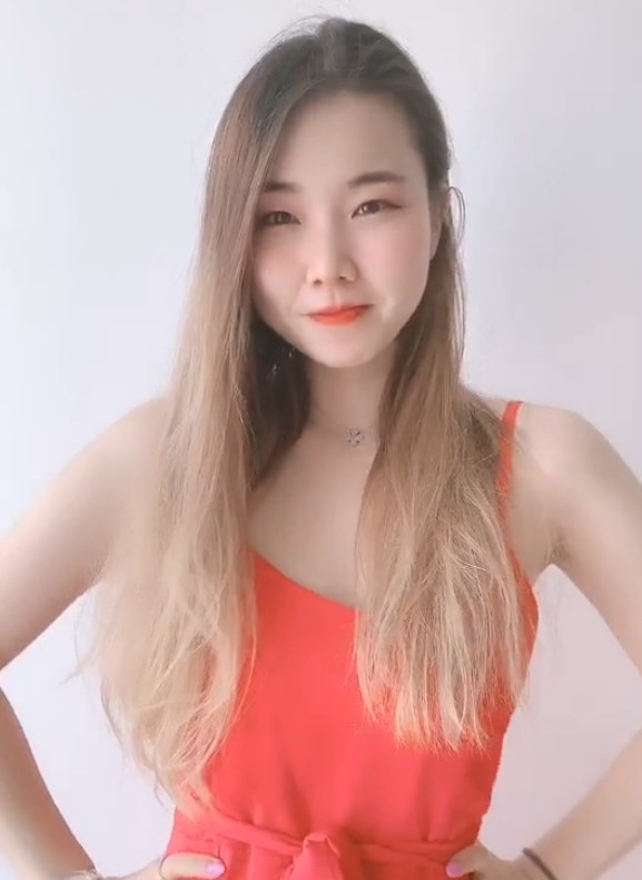 Durante su estancia en Monterrey trabajó como administradora en empresas coreanas y posteriormente estudió Relaciones Internacionales en la Universidad Autónoma de Nuevo León.