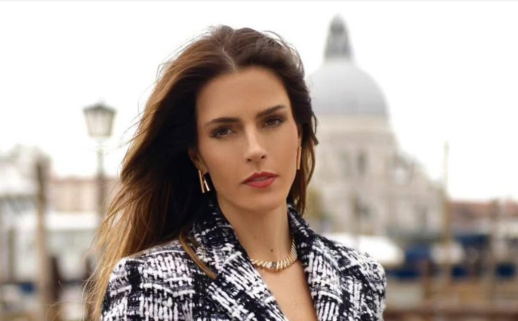 Entre 2007 y 2010, Yahir vivió una de sus relaciones más estables junto a la actriz Claudia Álvarez. Durante esos años fueron una de las parejas favoritas de la prensa del espectáculo.