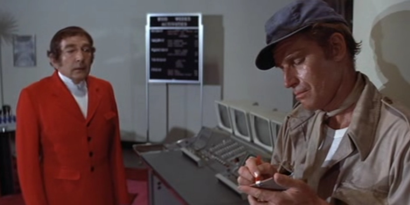 Esta película presenta un futuro marcado por la sobrepoblación, la contaminación y la escasez extrema de alimentos. Charlton Heston protagoniza esta inquietante historia que poco a poco revela uno de los giros más famosos del cine de ciencia ficción. Su crítica social sigue siendo relevante décadas después.