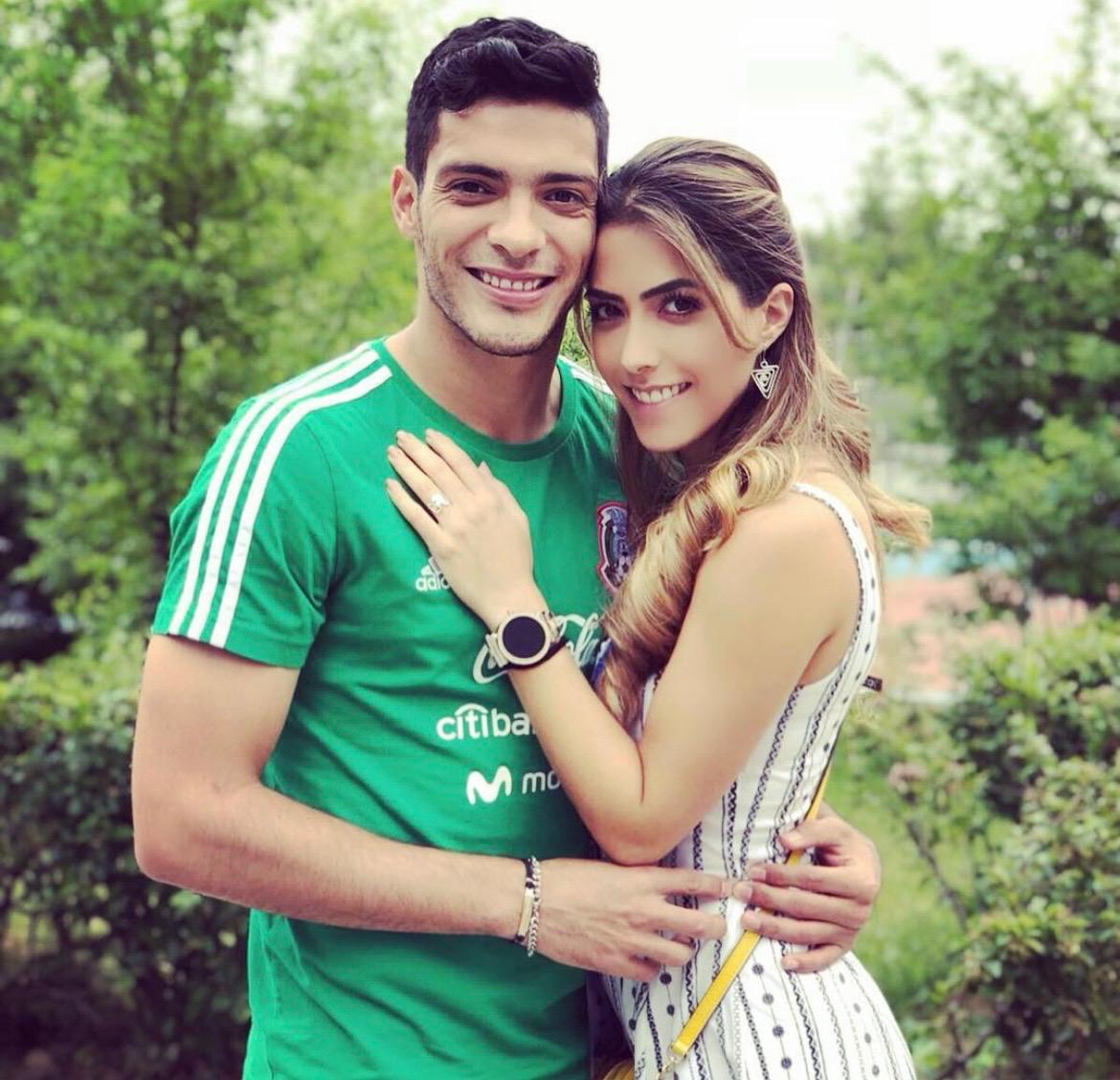 Aquí te contamos quién es la esposa de Raúl Jiménez.