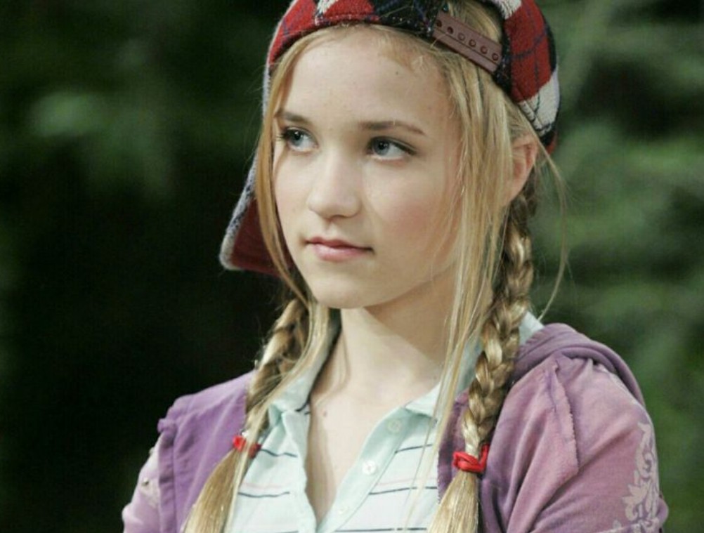 Uno de los personajes más recordados es el de Lilly Truscott, interpretado por la actriz Emily Osment. En la historia, era la mejor amiga de Miley Stewart y la primera en descubrir que era Hannah Montana.