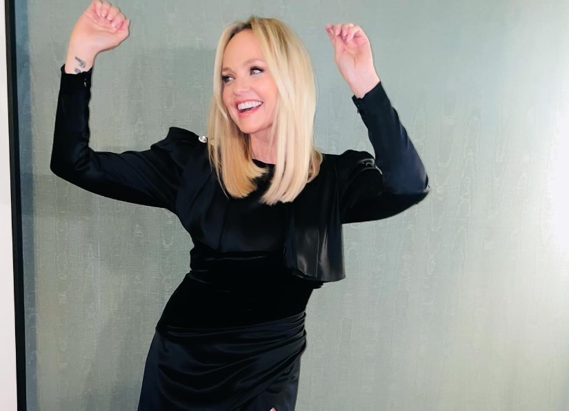 Se incorporó a la banda en 1995 en sustitución de Michelle Stephenson.