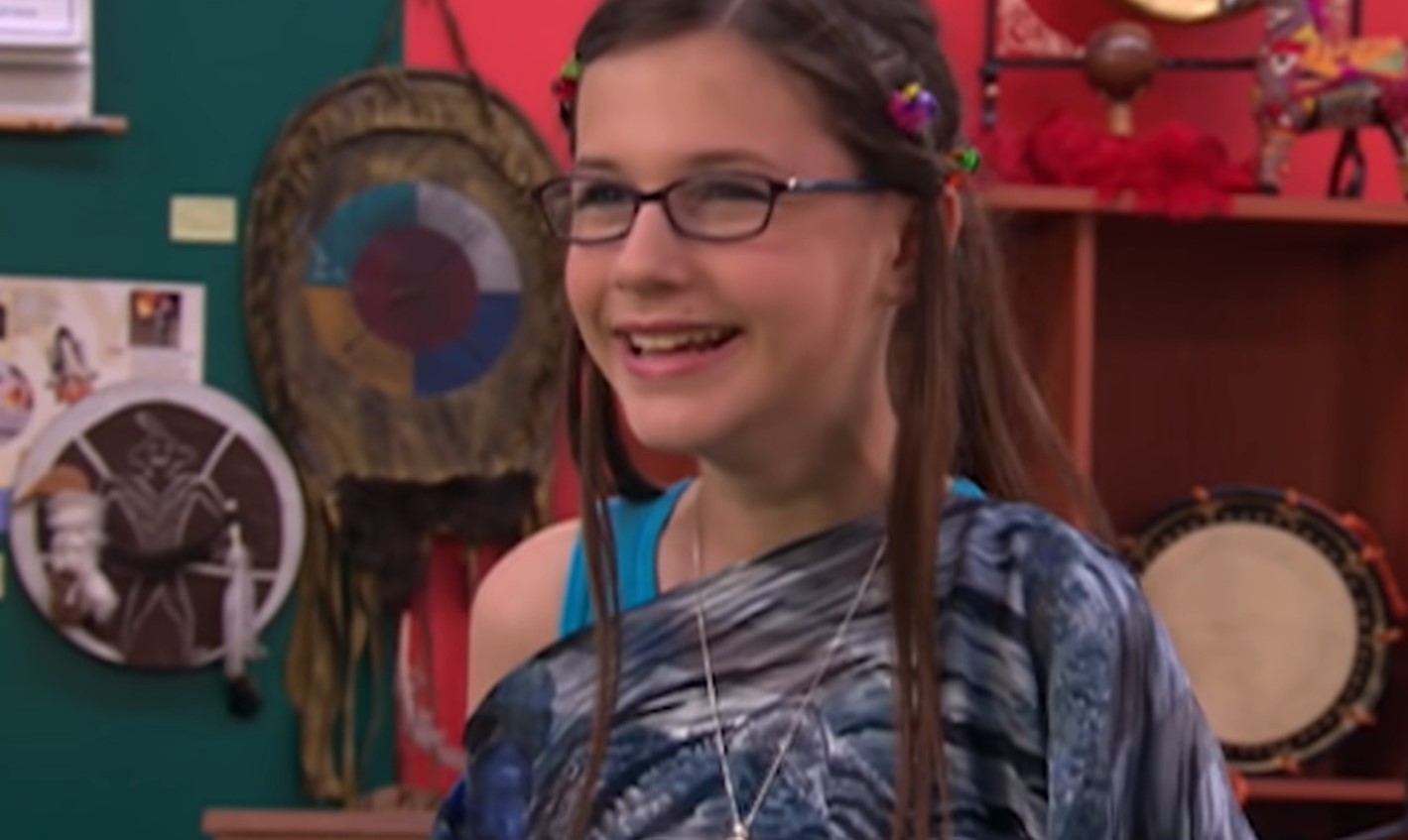 En la historia, Quinn también asiste al Pacific Coast Academy y es una niña lista que se caracteriza por sus inventos, que a menudo salen mal.