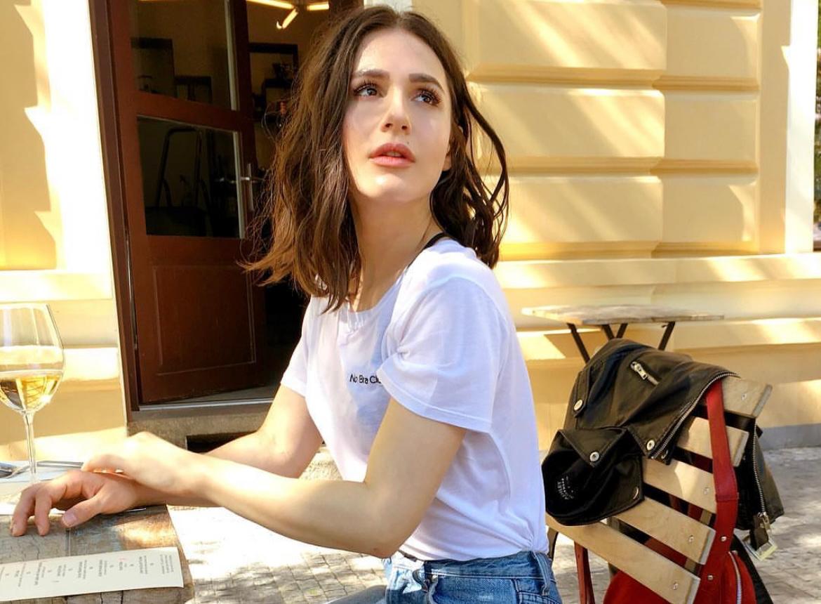 Su primer papel importante llegó en la serie "Zoey 101" de Nickelodeon en 2005.