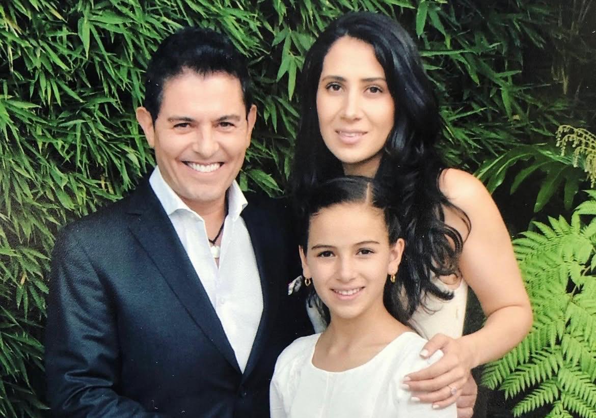 En 2017 inició una etapa profesional en TV Azteca con la telenovela "Las malcriadas" y posteriormente se integró a Telemundo para participar en "Señora Acero".