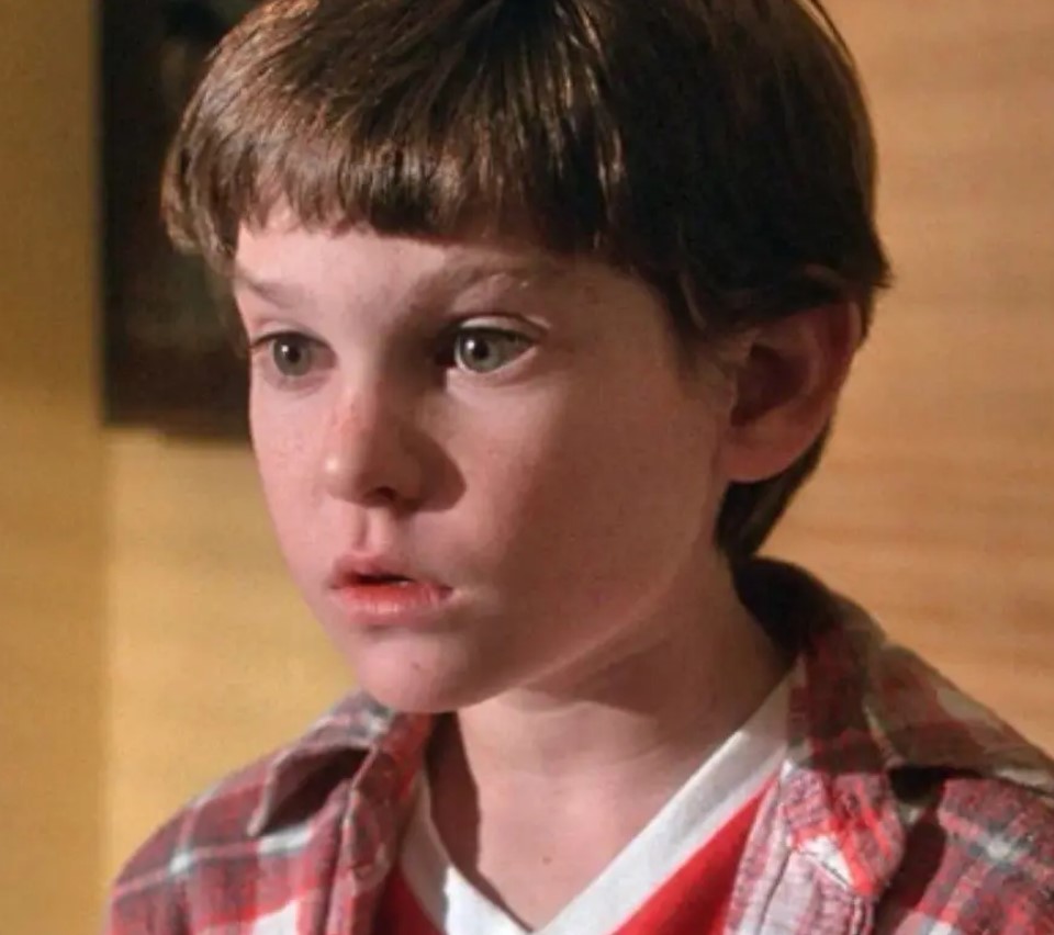 Henry Thomas interpretó a Elliott