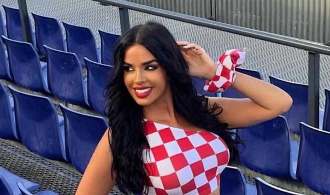 Debido a su presencia constante en las gradas y a la viralidad de sus fotografías, medios internacionales y usuarios de redes sociales comenzaron a llamarla “La novia del Mundial”, comparándola incluso con figuras mediáticas de otros torneos de fútbol.