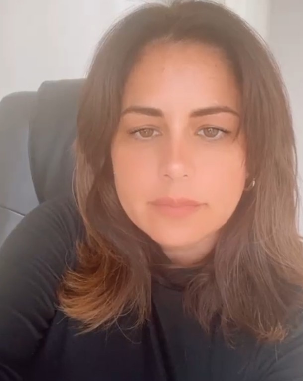 Por medio de sus redes sociales se mantiene en contacto con sus fans, compartiendo imágenes de su vida cotidiana, viajes y, en ocasiones, recordando su paso por la televisión.