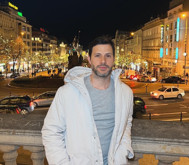 Actualmente mantiene una relación con Vanessa Silva Sperka y sigue en contacto con sus seguidores, participando en eventos y convivencias. Además, ha sido parte de proyectos relacionados con la música y ha aparecido en programas de televisión, manteniéndose vigente dentro del entretenimiento.