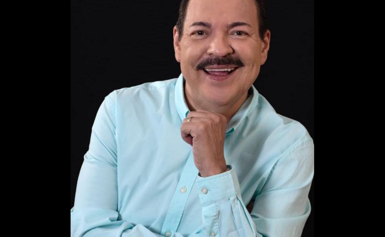 El cantante de música regional mexicana decidió someterse a una cirugía de manga gástrica en junio de 2021 como parte de un proceso para mejorar su salud. Durante años había enfrentado problemas relacionados con su peso, por lo que los médicos le recomendaron la operación. Después del procedimiento logró perder más de 35 kilos, lo que también le permitió mejorar su movilidad y sentirse con más energía. Posteriormente tuvo que someterse a otra cirugía para retirar el exceso de piel que quedó tras la pérdida de peso.