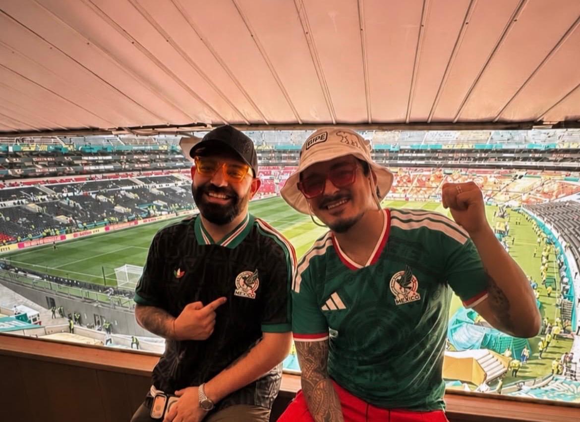 Los integrantes de "La Cotorrisa" también compartieron fotografías en el estadio desde una vista privilegiada.