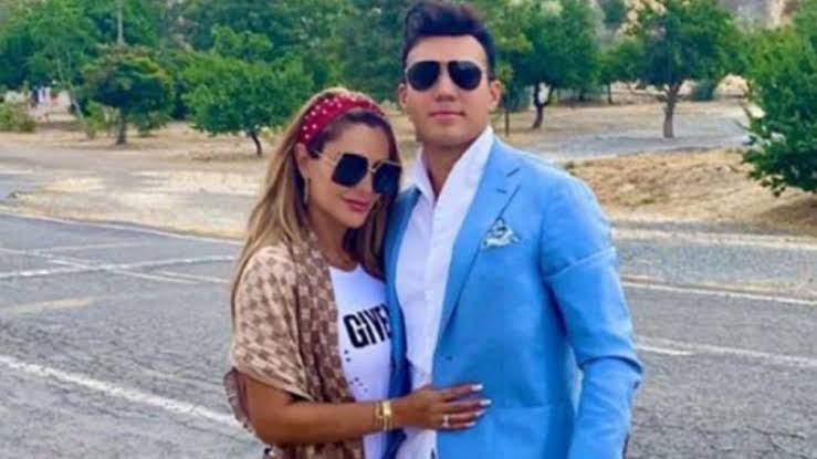 Poco después, Ramos fue acusado de participar en presuntos fraudes millonarios en Estados Unidos. Mientras enfrentaba el proceso judicial, escapó del arresto domiciliario y desde entonces permanece prófugo de la justicia, poniendo fin a la relación.