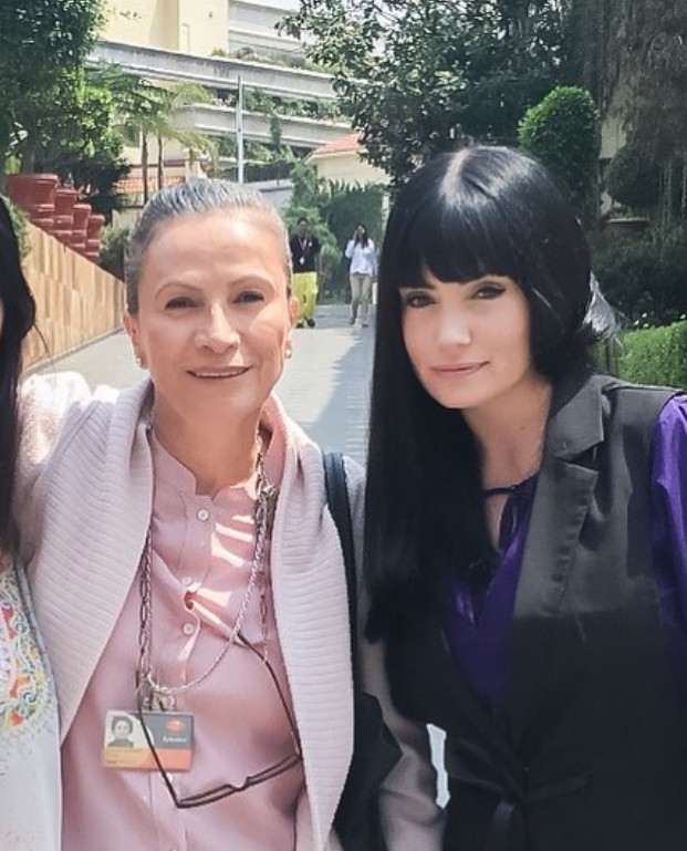 A finales de los años noventa participó en producciones como "El secreto de Alejandra", "Camila" y "Alma rebelde", donde comenzó a consolidarse como protagonista juvenil.