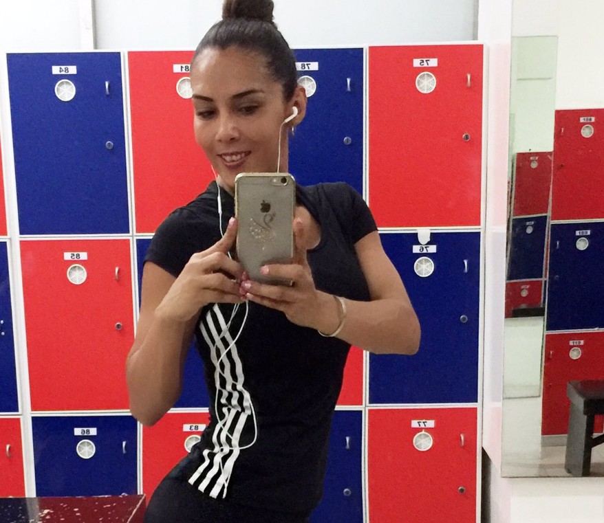 Según ha compartido, su interés en el mundo fitness comenzó durante su juventud, cuando presentó problemas en su metabolismo y tuvo que cambiar tanto su forma de comer como de ejercitarse.