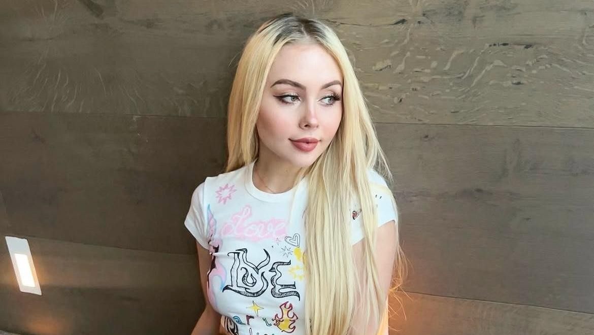 En distintas ocasiones ha hablado abiertamente sobre algunos de los procedimientos estéticos a los que se ha sometido para modificar su apariencia.
