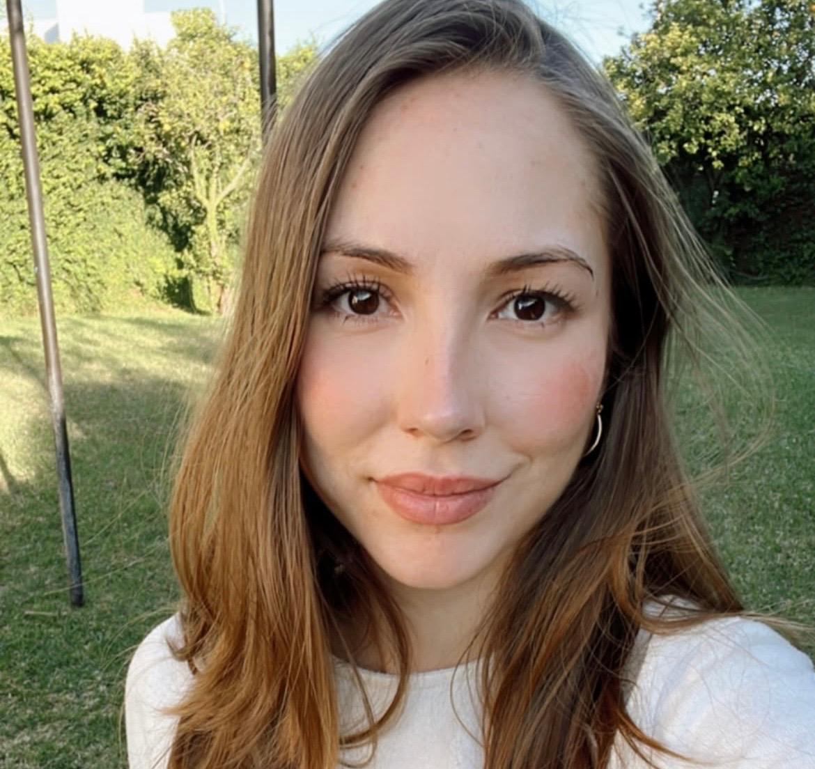 En 2003 participó en el reality show "Código F.A.M.A.", un programa musical infantil que buscaba descubrir nuevos talentos y en el que coincidió con figuras como Diego Boneta, María Chacón, Miguel Martínez y Jesús Zavala.