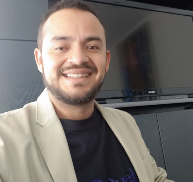 El propio artista ha declarado que esta experiencia le permitió aprender a salir adelante y priorizar las necesidades económicas de su familia.