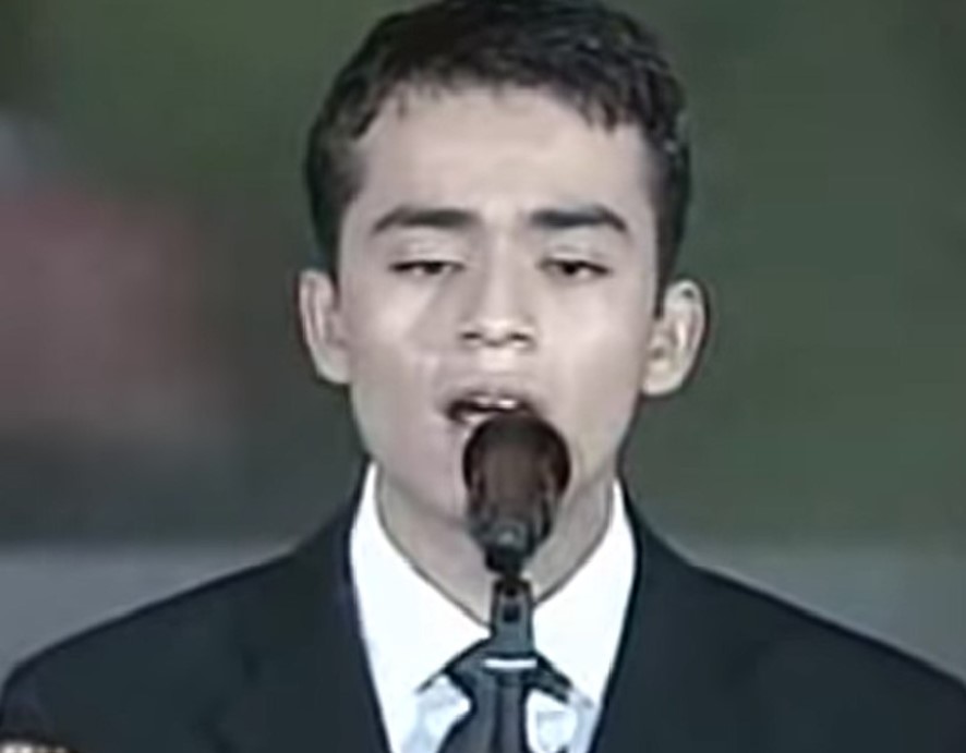 A pesar del éxito que obtuvo como cantante tras su paso por "La Academia", con el tiempo su popularidad comenzó a disminuir hasta que se alejó de la televisión.