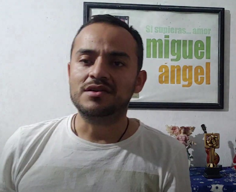 Miguel Ángel Rodríguez Chapital se dio a conocer en 2002 al participar en "La Academia", donde obtuvo el tercer lugar con apenas 19 años, convirtiéndose en uno de los concursantes más recordados de esa generación.