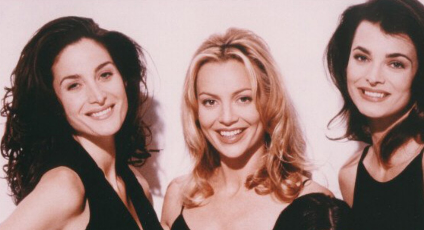 Creada por Aaron Spelling, esta serie derivada de "Melrose Place" se centraba en el competitivo mundo del modelaje en Los Ángeles. Aunque intentó aprovechar la popularidad de los dramas nocturnos de los años 90, nunca alcanzó los niveles de audiencia de la serie original. Las críticas fueron negativas y el programa terminó cancelado después de una sola temporada.