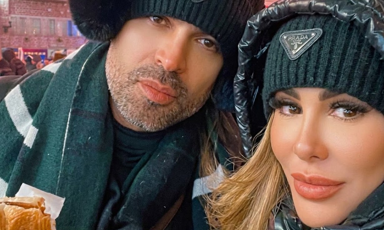 Ninel Conde ha construido una exitosa carrera como actriz y cantante; sin embargo, su vida amorosa también ha acaparado la atención durante décadas debido a sus matrimonios, romances mediáticos y separaciones marcadas por polémicas, disputas legales y escándalos. Estas son todas las parejas de Ninel Conde.