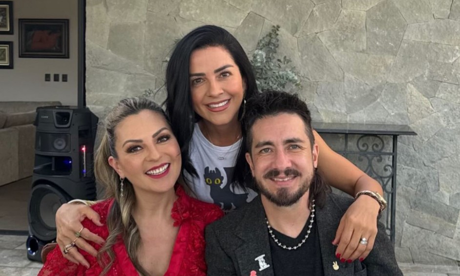 Óscar Schwebel fue uno de los primeros amores de Mariana Ochoa. Ambos se conocieron durante su infancia, cuando formaban parte de OV7, y llegaron a tener un breve noviazgo.