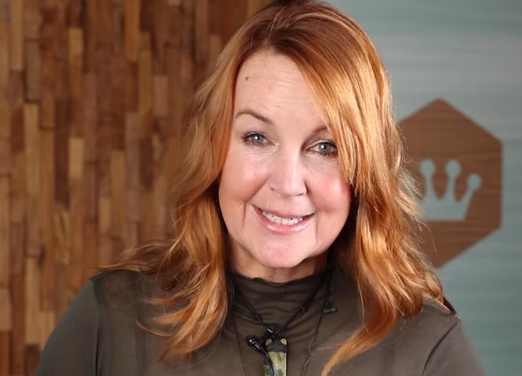 A lo largo de los años también ha trabajado detrás de cámaras como directora y productora en proyectos como "Broken Things", "The Usual" y otros cortometrajes independientes.