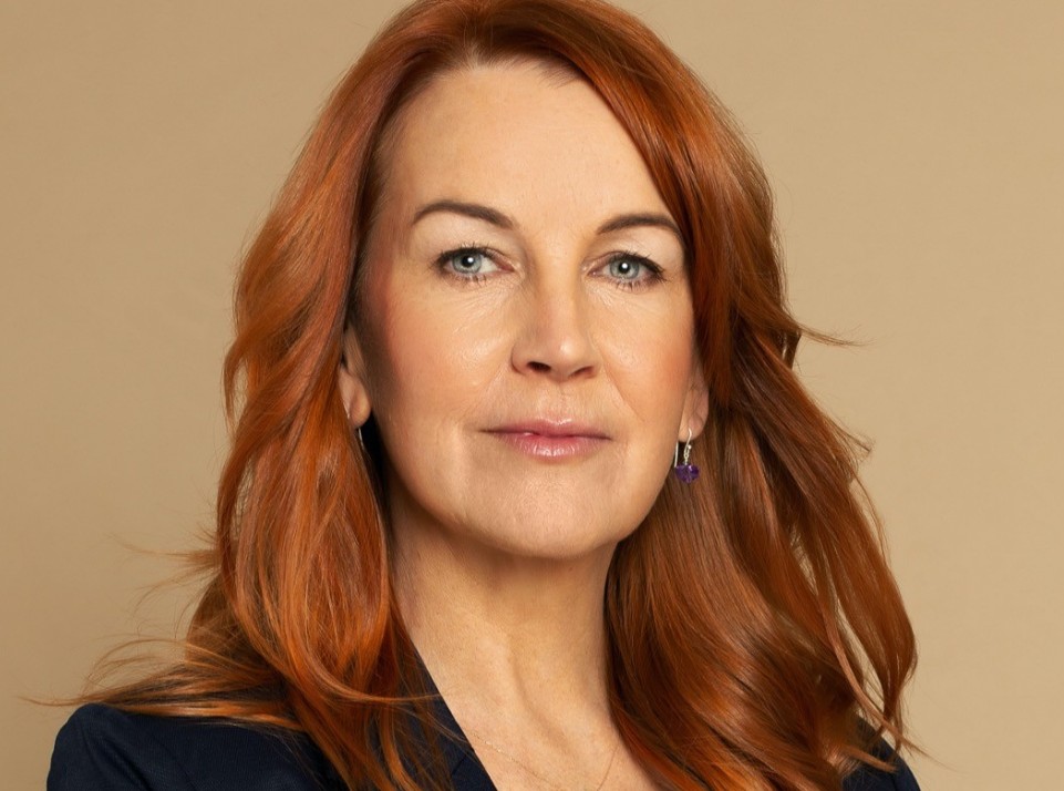 Hoy en día tiene 55 años. De forma paralela a la actuación, participa en actividades benéficas y practica diversas actividades deportivas, entre ellas el alpinismo.