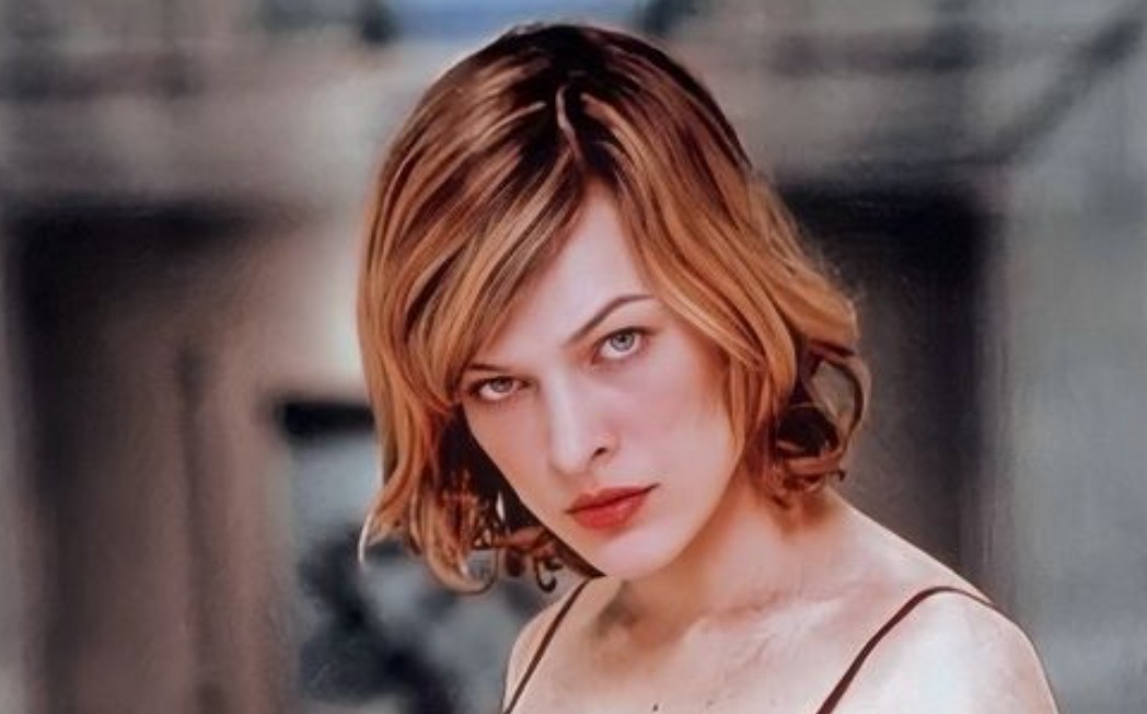La primera adaptación cinematográfica de la popular saga de videojuegos no convenció a la crítica. Sin embargo, los fans respondieron positivamente a la mezcla de acción, ciencia ficción y terror protagonizada por Milla Jovovich. Su éxito dio origen a una franquicia de seis películas que recaudó más de mil millones de dólares.