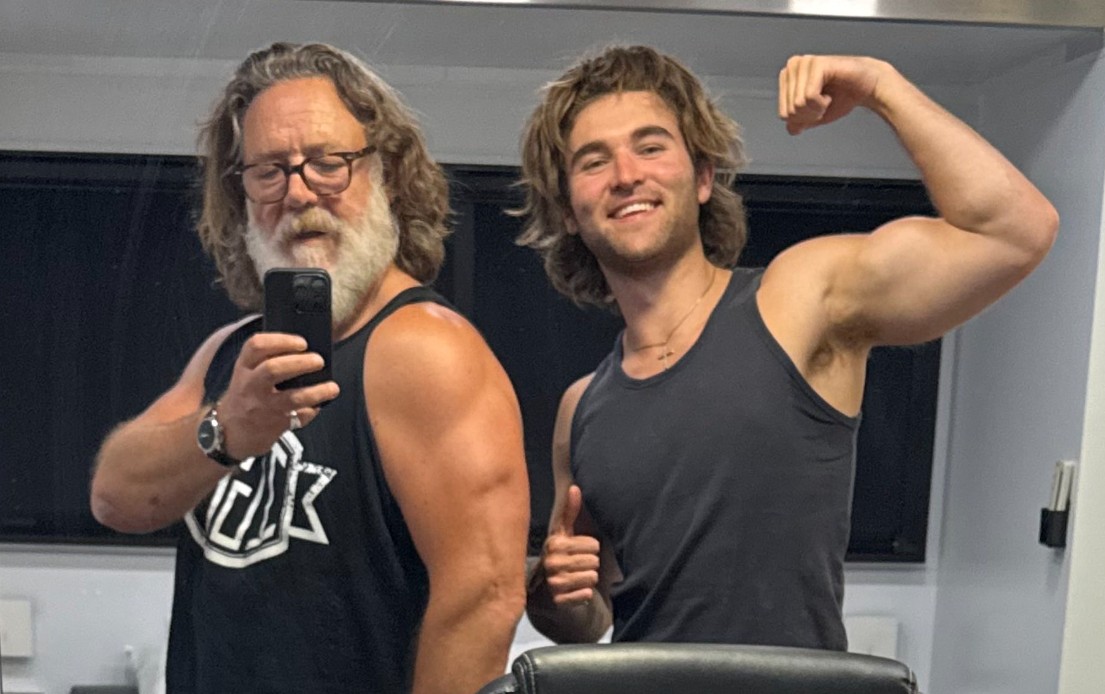 En una entrevista para el pódcast "The Joe Rogan Experience", el actor explicó que al finalizar "Nuremberg" pesaba cerca de 126 kilos y que, gracias a un cambio de hábitos, logró reducir su peso hasta aproximadamente 101 kilos.