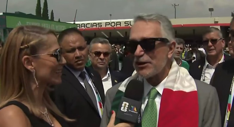 El dueño de Grupo Salinas llegó al Estadio Banorte acompañado de su esposa María Laura Medina. Su llegada provocó reacciones divididas entre los asistentes.