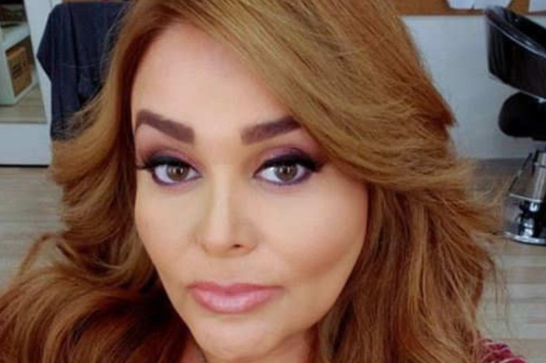 La cantante y comediante, conocida por su participación en "Cero en conducta", se realizó una cirugía de manga gástrica en 2006, un procedimiento similar al bypass que reduce el tamaño del estómago. Gracias a esta operación logró perder más de 60 kilos y cambiar por completo su apariencia. Durante varios años logró mantenerse en un peso estable, aunque también ha compartido que el proceso implicó modificar su alimentación y someterse a revisiones médicas constantes para evitar complicaciones.