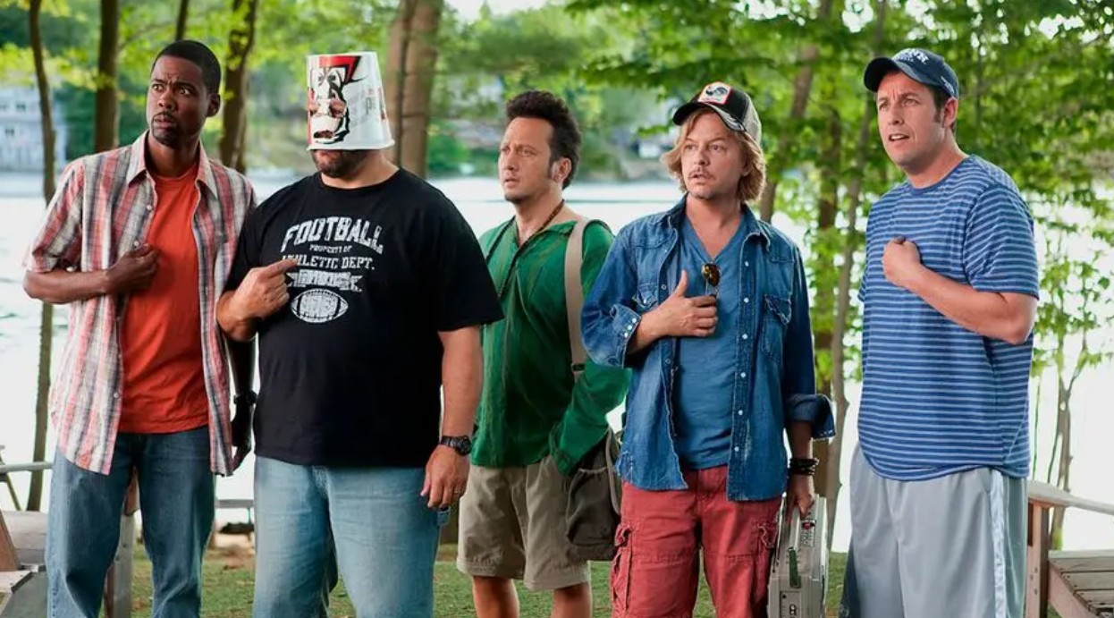 La comedia protagonizada por Adam Sandler, Kevin James, Chris Rock, David Spade y Rob Schneider recibió reseñas muy negativas por su humor simple. Aun así, el público disfrutó la química entre sus protagonistas y convirtió la película en un éxito comercial. Su popularidad fue suficiente para que años después llegara una segunda entrega.