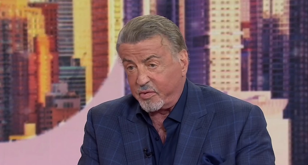 Stallone ha reconocido que las exigencias relacionadas con su físico llegaron a afectar su relación con la comida, al punto de padecer trastornos alimenticios durante una etapa de su vida.