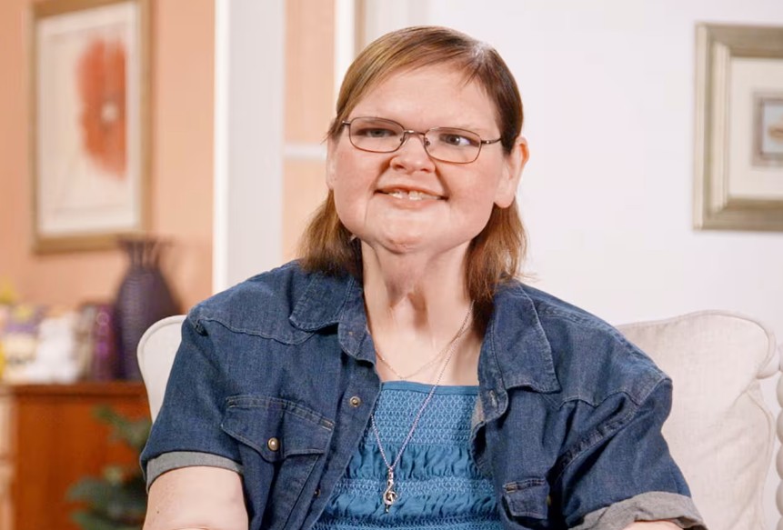 En 2020 comenzó a documentar su proceso de pérdida de peso junto a su hermana Amy en la serie "1000-lb Sisters", conocida en Latinoamérica como "Kilos Mortales: Las hermanas Slaton".