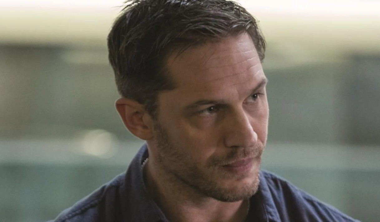 Muchos críticos señalaron que la película tenía un guion débil y un tono inconsistente. No obstante, la actuación de Tom Hardy y la relación entre Eddie Brock y el simbionte conquistaron a los espectadores. La cinta fue un enorme éxito en taquilla y dio paso a varias secuelas, consolidando a Venom como uno de los personajes más populares del universo de Marvel.