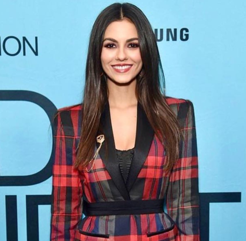 En 2010 alcanzó el punto más alto de su carrera televisiva al protagonizar la serie "Victorious", donde interpretó a Tori Vega y también mostró sus habilidades como cantante.