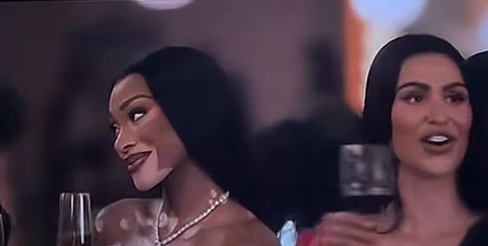La modelo hace su aparición en una de las fiestas más exclusivas tras un desfile. Aunque su presencia fue breve, la famosa ha reconocido que se siente contenta con poder ser parte de la película.