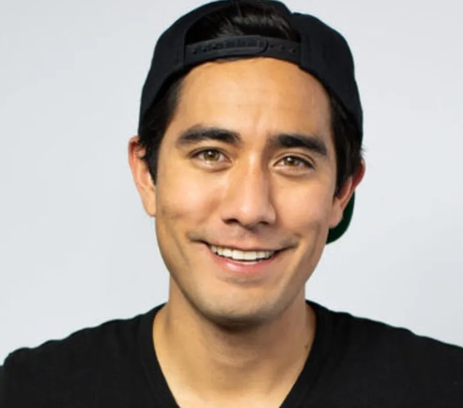 Es conocido por sus videos de efectos visuales y “magia digital”. Con más de 70 millones de seguidores, se calcula que gana entre 4 y 6 millones de dólares al año. Su estilo creativo lo ha convertido en uno de los creadores más innovadores de la plataforma.