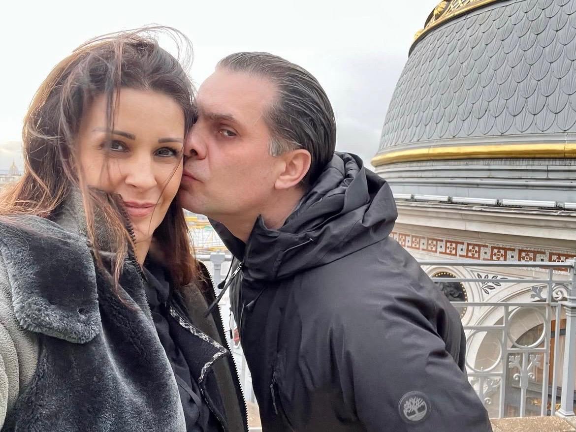 Ella es Claire, la esposa de Christian Martinoli